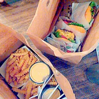 Snapdishの料理写真:Shake Shack. P:|MyFoodBlogさん