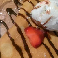 Always room for dessert.
strawberry nutella and caramel crunch ice cream.|MyFoodBlogさん