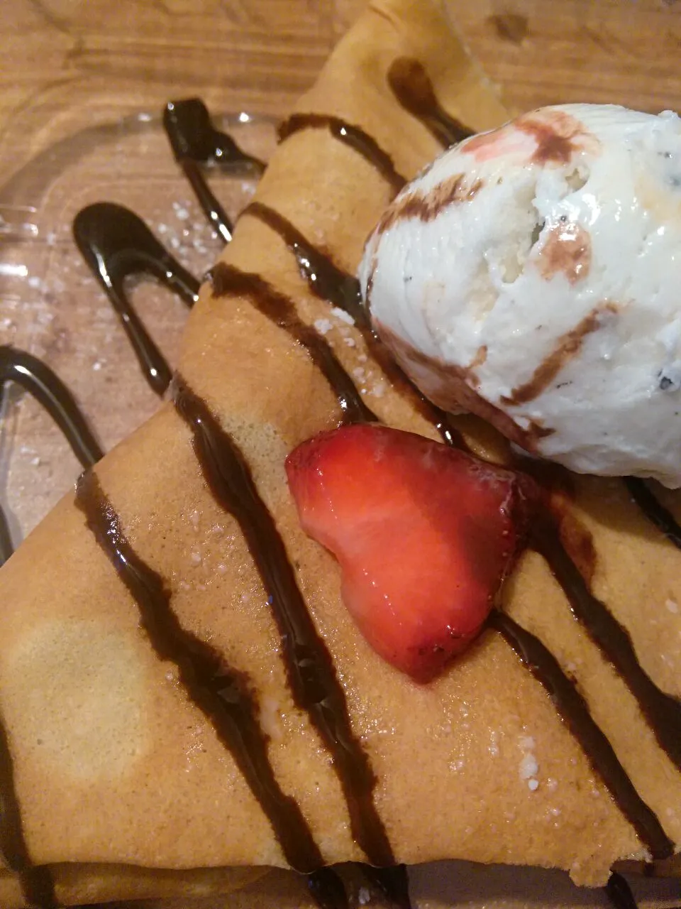 Always room for dessert.
strawberry nutella and caramel crunch ice cream.|MyFoodBlogさん