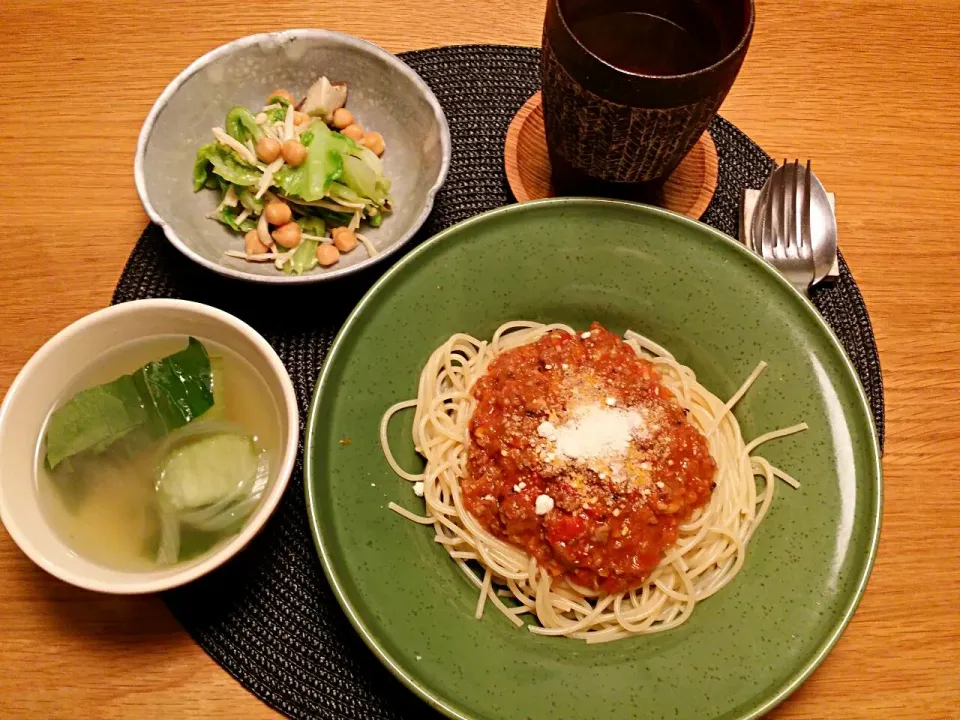 Snapdishの料理写真:ミートスパゲティー/春きゃべつときのこの温野菜/チンゲン菜と玉ねぎスープ|lotusさん