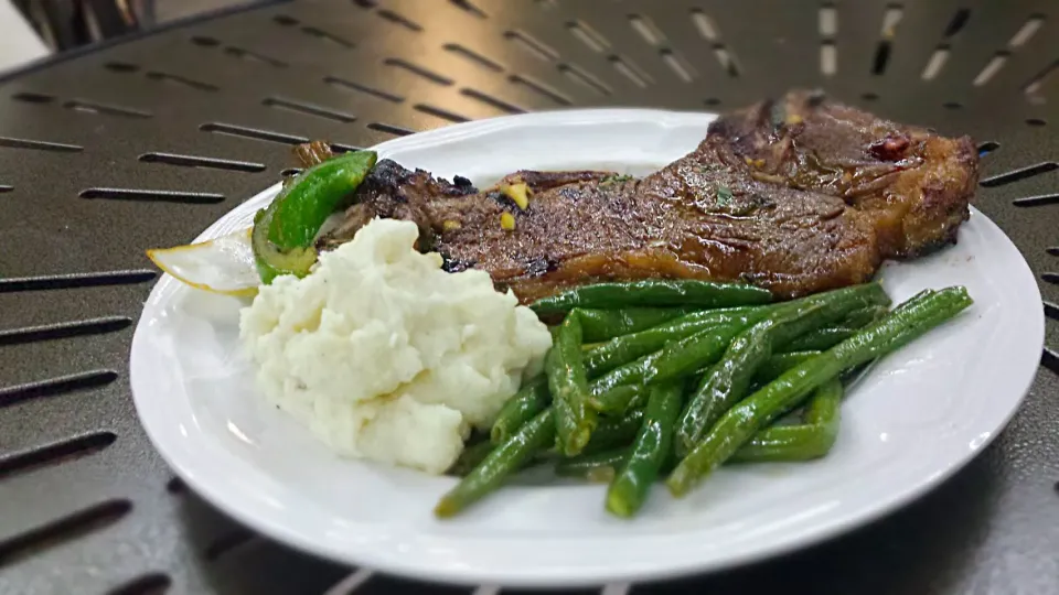 Grilled New York Strip, Mashed Potatoes, Sautéed Green Beans #BassTaste|BASS.TASTEさん