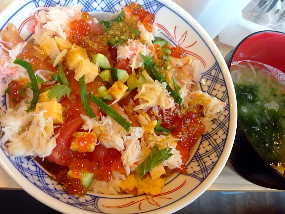 Snapdishの料理写真:バラチラシ丼|Yaeko Takedaさん