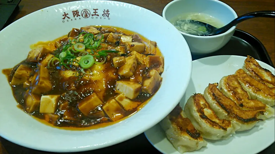 麻婆天津飯・餃子セット🍝とってもお得なんだけど……昨夜のダイエット台無し💮|にゃあ（芸名）さん