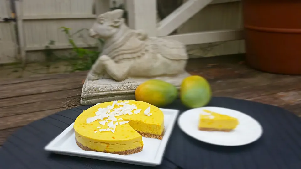 Raw Orange, Mango & Saffron mousse cake #vegan|hello sweetpea!さん