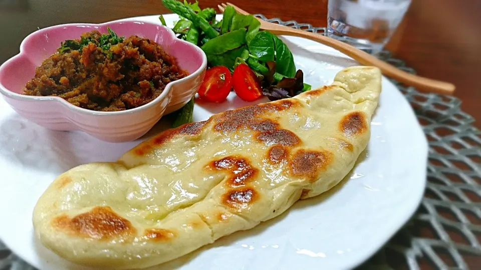 簡単もちもちナンでキーマカレーランチ😋💕|sakurakoさん