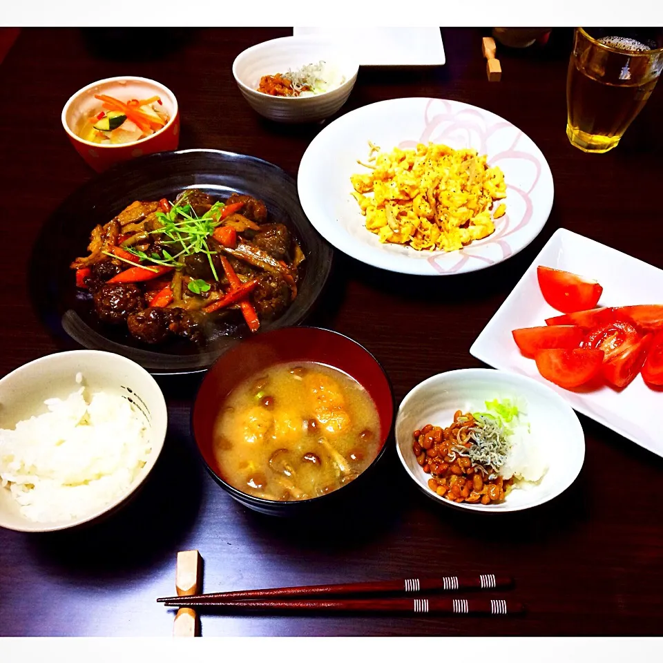 2015.4.6♡夜ご飯🍚
＊ご飯
＊えのきとたまごの炒め物
＊根菜とこま肉団子の味噌炒め
＊なめこのお味噌汁
＊しらすとおろし納豆
＊漬け物
＊トマト|kina8さん