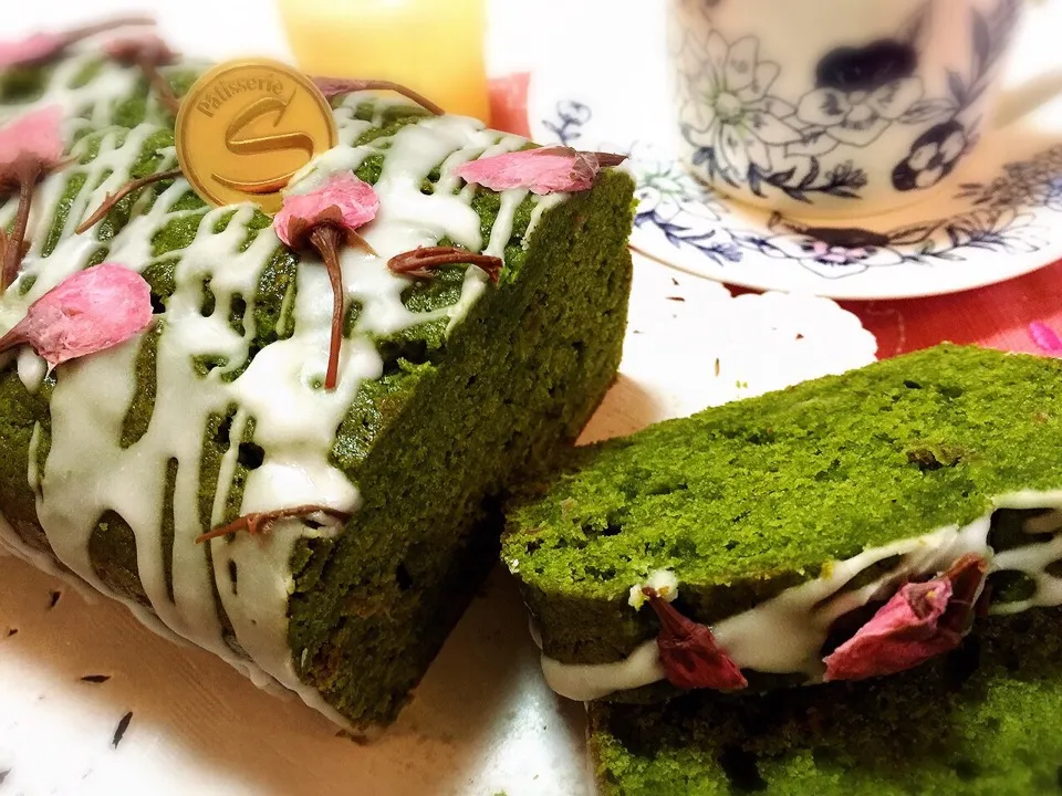 Snapdishの料理写真:桜の抹茶パウンドケーキ|sharanさん