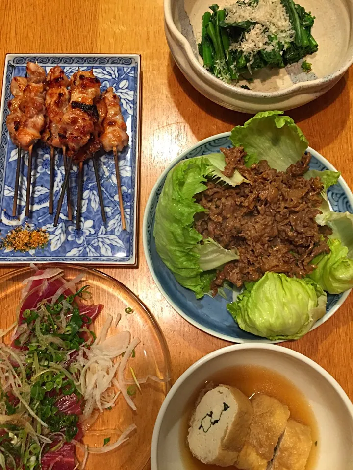 焼き鳥、カツオのタタキ、プルコギ、菜の花のお浸し、豆腐揚げの煮物🎶|レナコさん