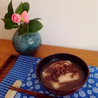 Sweet red bean soup with sticky rice cakes/ おしるこ|Konさん