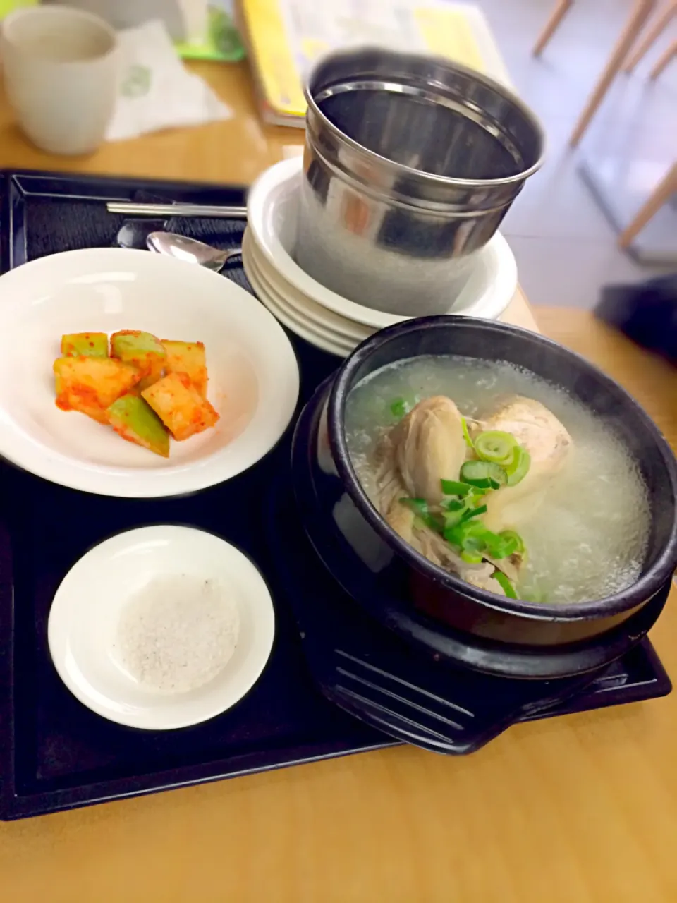 熱々参鶏湯  お腹に優しいお料理💕土俗村に行きたかったけど明洞の味？店さんで|Ryokoさん