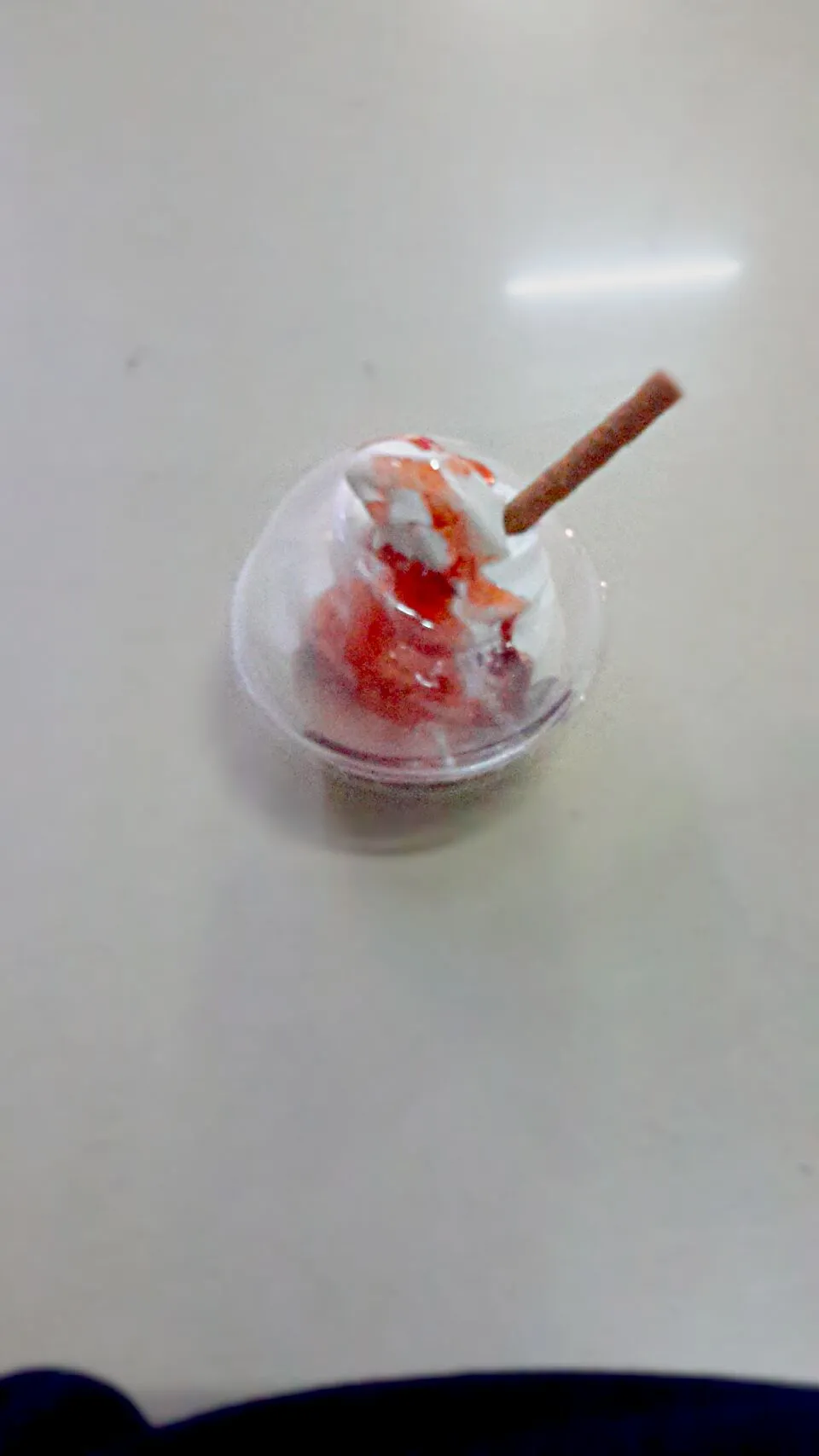 Snapdishの料理写真:Strawberry ice cream 🍨|Oshin Sheagalさん