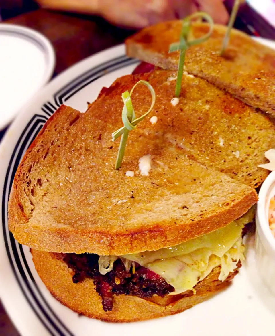 Snapdishの料理写真:Grilled Reuben sandwich@Sacha & Sons, Mandarin Gallery|coxiella24さん