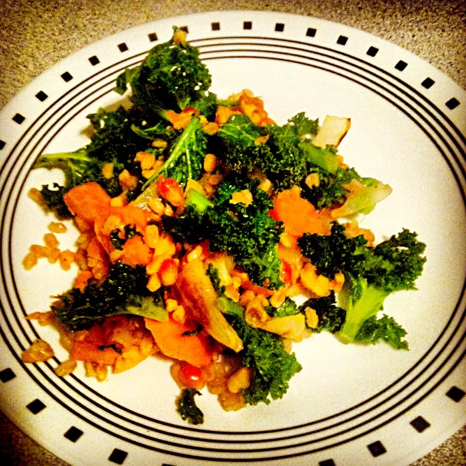 #kale #farro #pomegranate #sweetpotato salad|Ellis Hechtさん