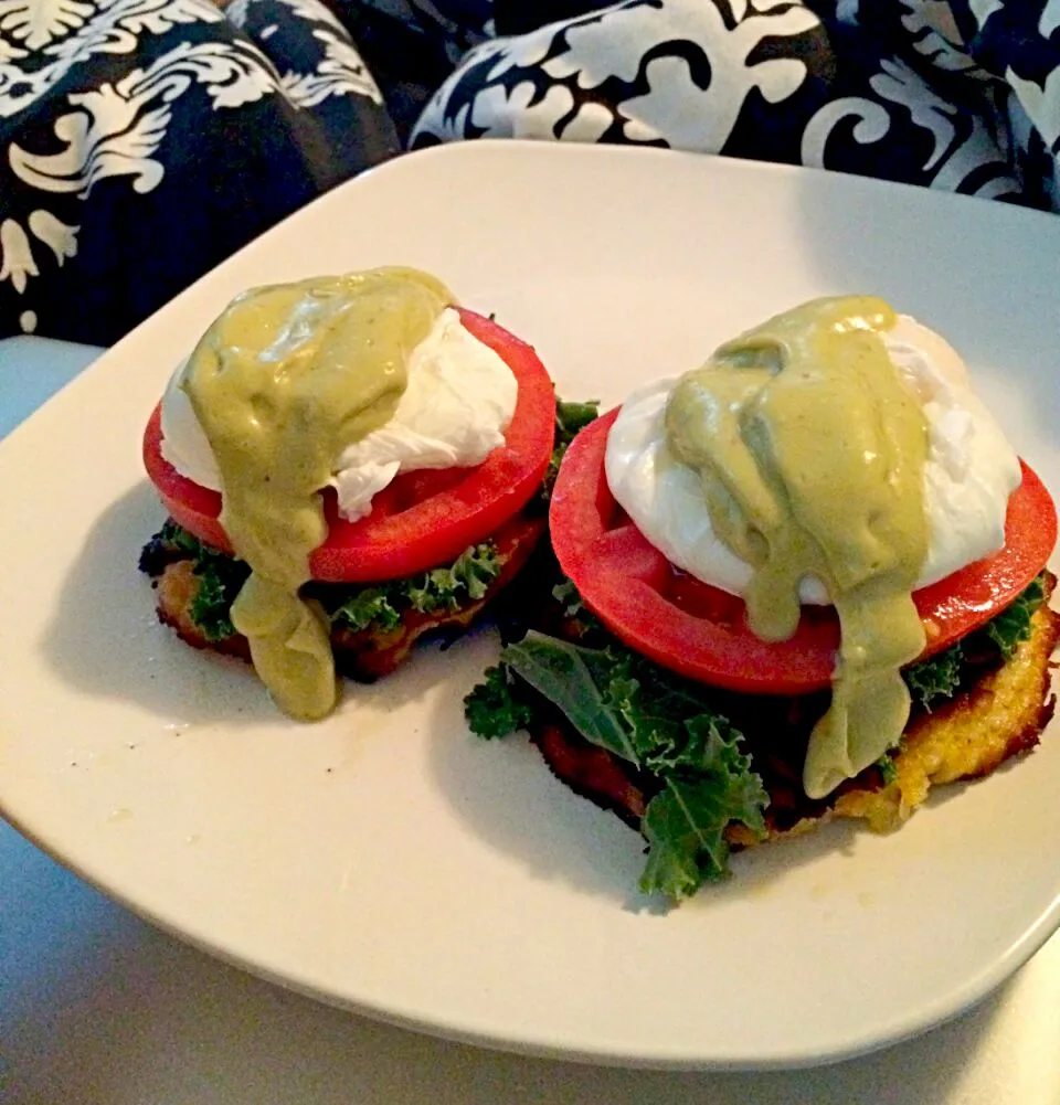 #spaghettisquash patty eggs #benedict with #avocado cream hollandaise sauce|Ellis Hechtさん