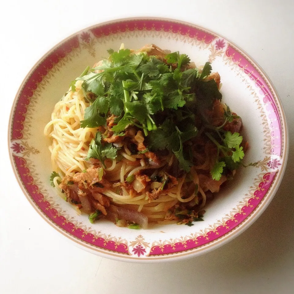 パクチーとツナ缶のクミン風味パスタ。|ヘイオークボさん