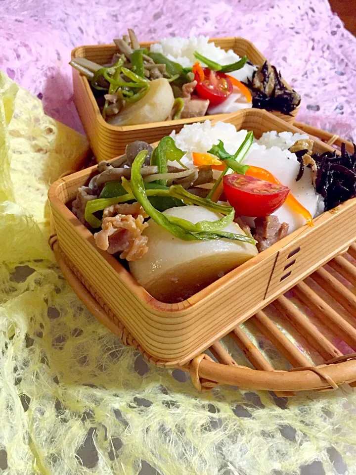 豚肉入りのボリュームきんぴら。カブと鶏肉のお酢入りさっぱり煮物のお弁当。寒い雨だけど元気にね😃|Kumi_loveさん