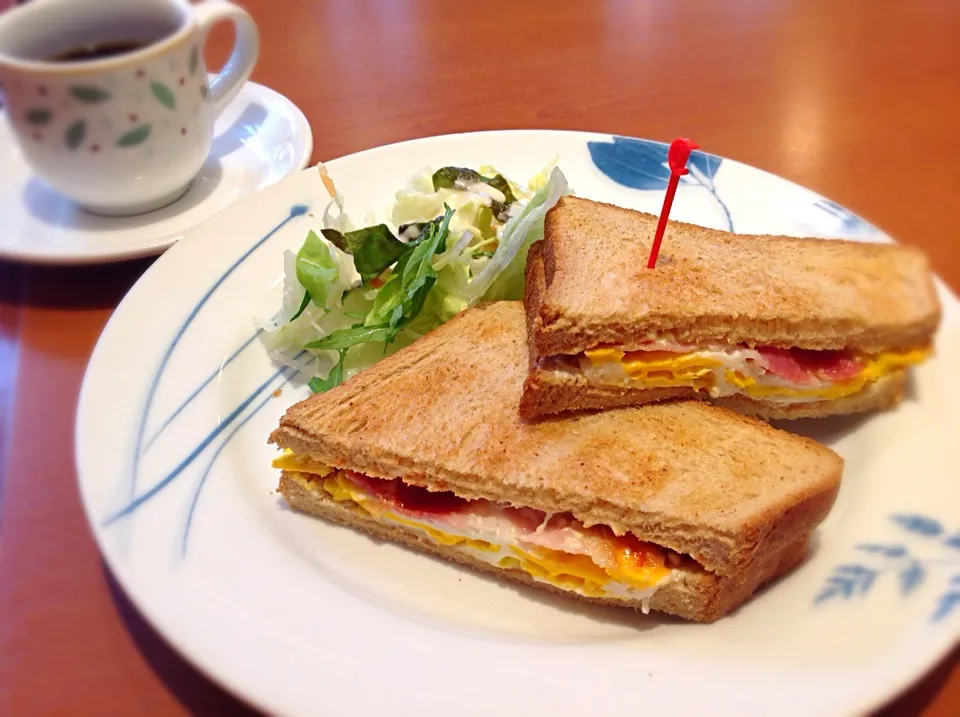 デニーズ「Mベーコンエッグサンド」😋|アライさんさん