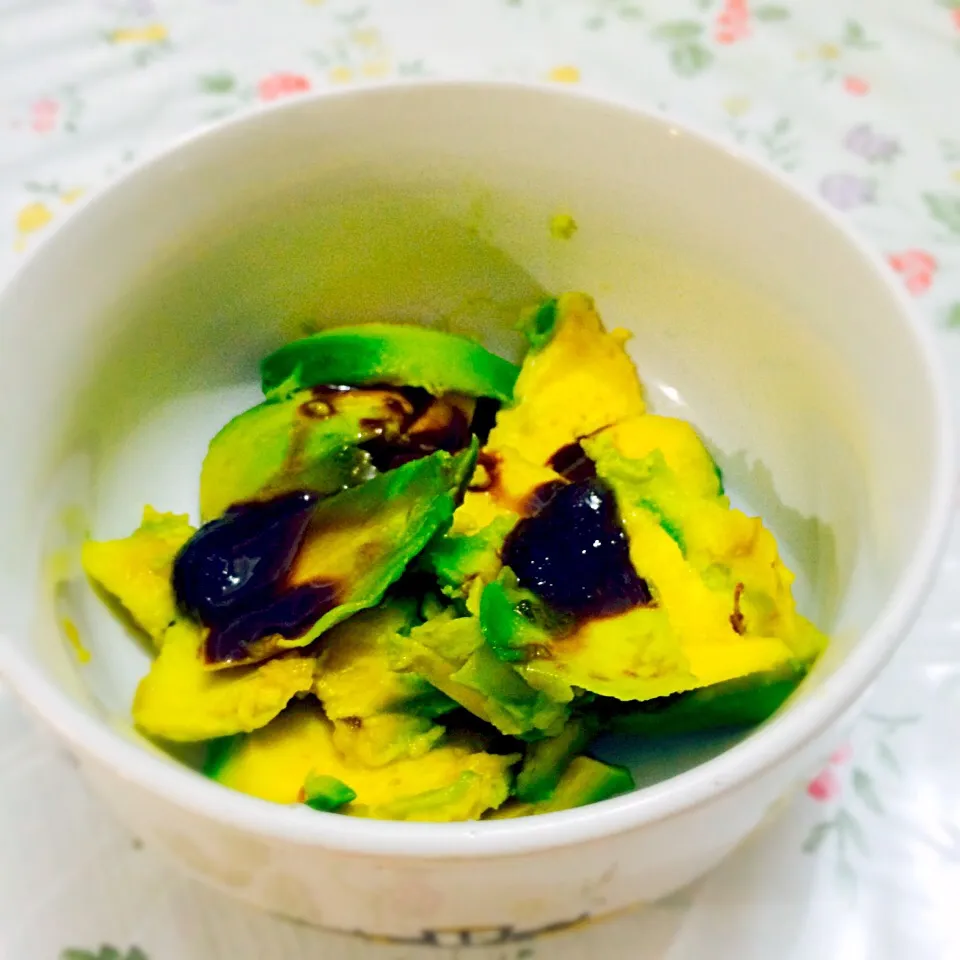 Avocado with blueberry cream|wu lan lieさん