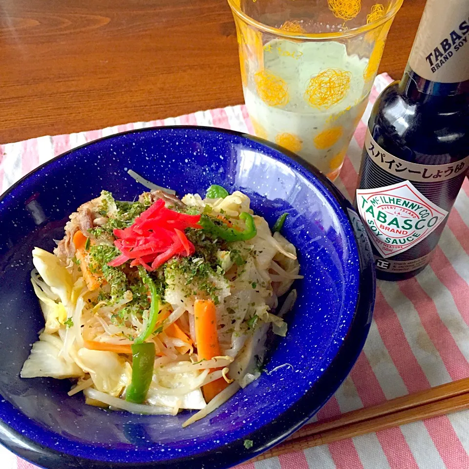 焼きシラタキに、おりぃちゃん❤️に頂いたスパイシーしょうゆかけて|mari miyabeさん