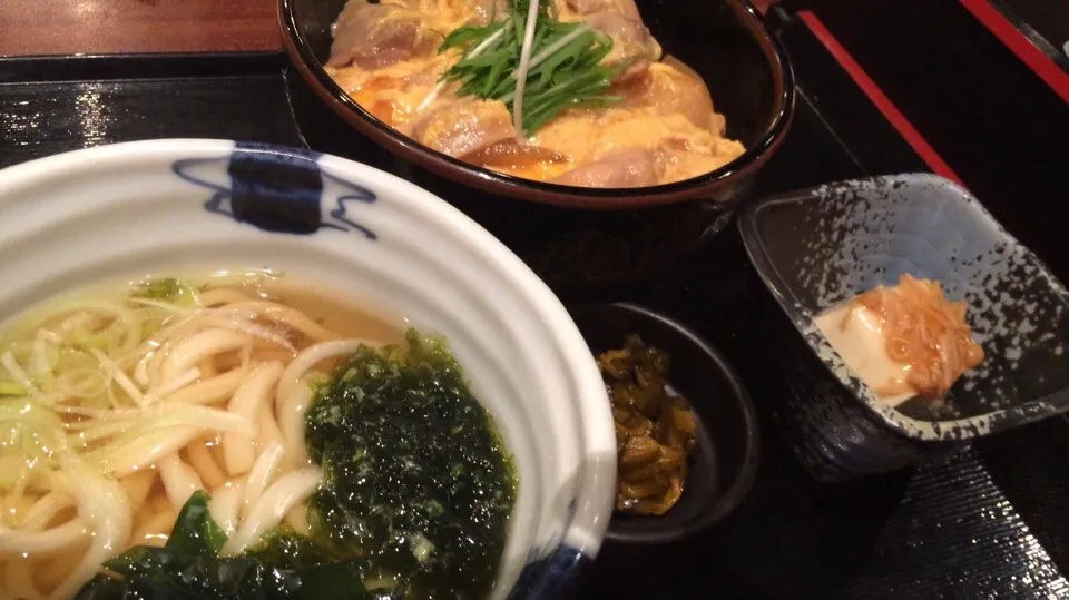 親子丼とあおさうどん定食を頂きました。|momongatomoさん