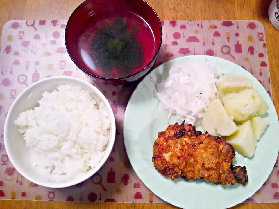 Snapdishの料理写真:４月４日 鶏の香味揚げ さっぱり玉ねぎ マッシュポテト わかめスープ|いもこ。さん