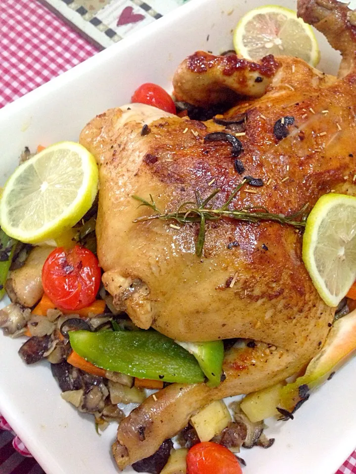 Snapdishの料理写真:Roast chicken with mushroom and potato stuffing|Qasrina Amirahさん