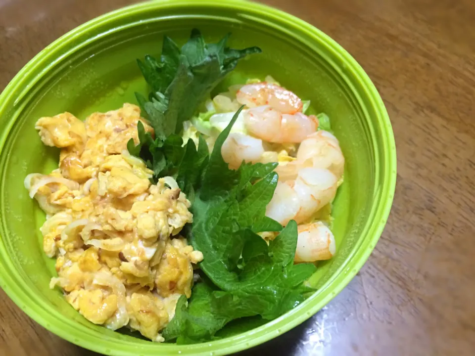 白菜と海老の中華炒め丼 炒り卵乗せ|もっつぁさん