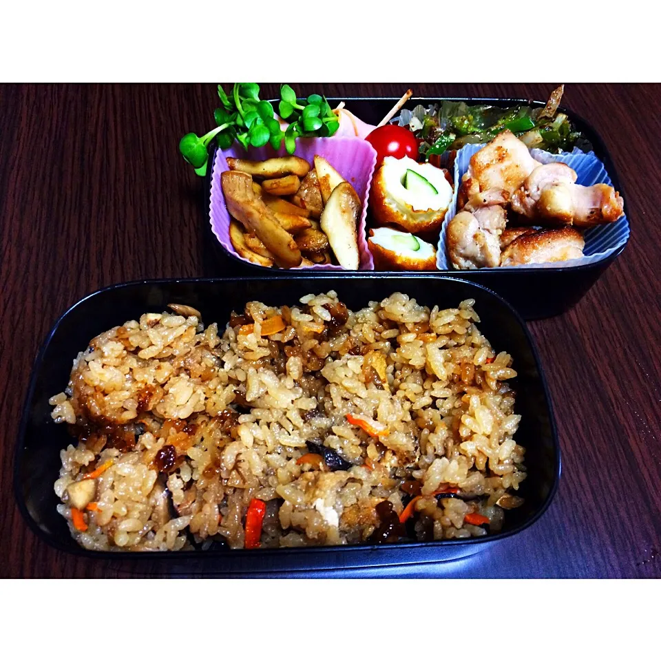 Snapdishの料理写真:2015.4.8♡お弁当🍱 寝坊して 残り物詰め込んぢゃった(;_;) 旦那様ごめんなさい🍙😂♡ ＊きのこの炊き込みご飯 ＊鶏肉炒め ＊エリンギのニンニク醤油炒め ＊ちくわ(きゅうり) ＊ピーマンと玉ねぎのマヨ炒め ＊かいわれのハム巻き ＊ミニトマト|kina8さん