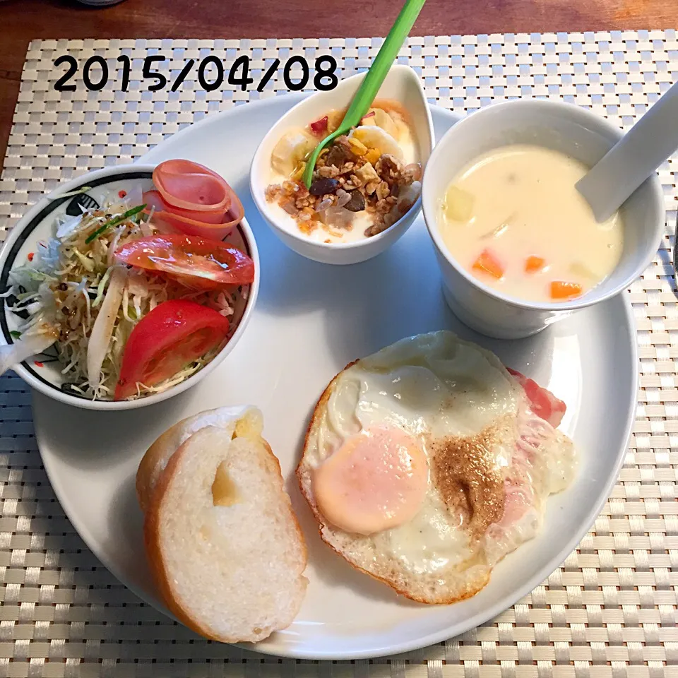 Snapdishの料理写真:朝ごはん 2015・4・8|ローゼルさん