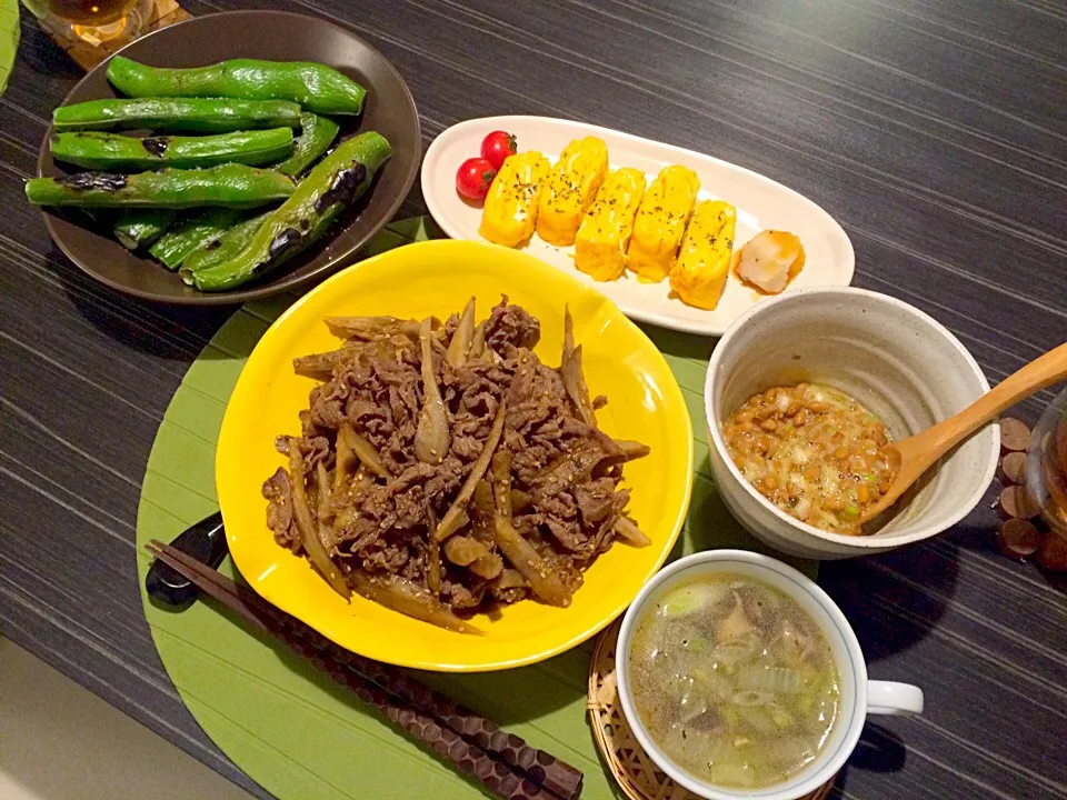 今夜は牛肉と牛蒡甘辛炒め、空豆焼き、出し巻き卵、納豆、中華スープです。|かれんさん