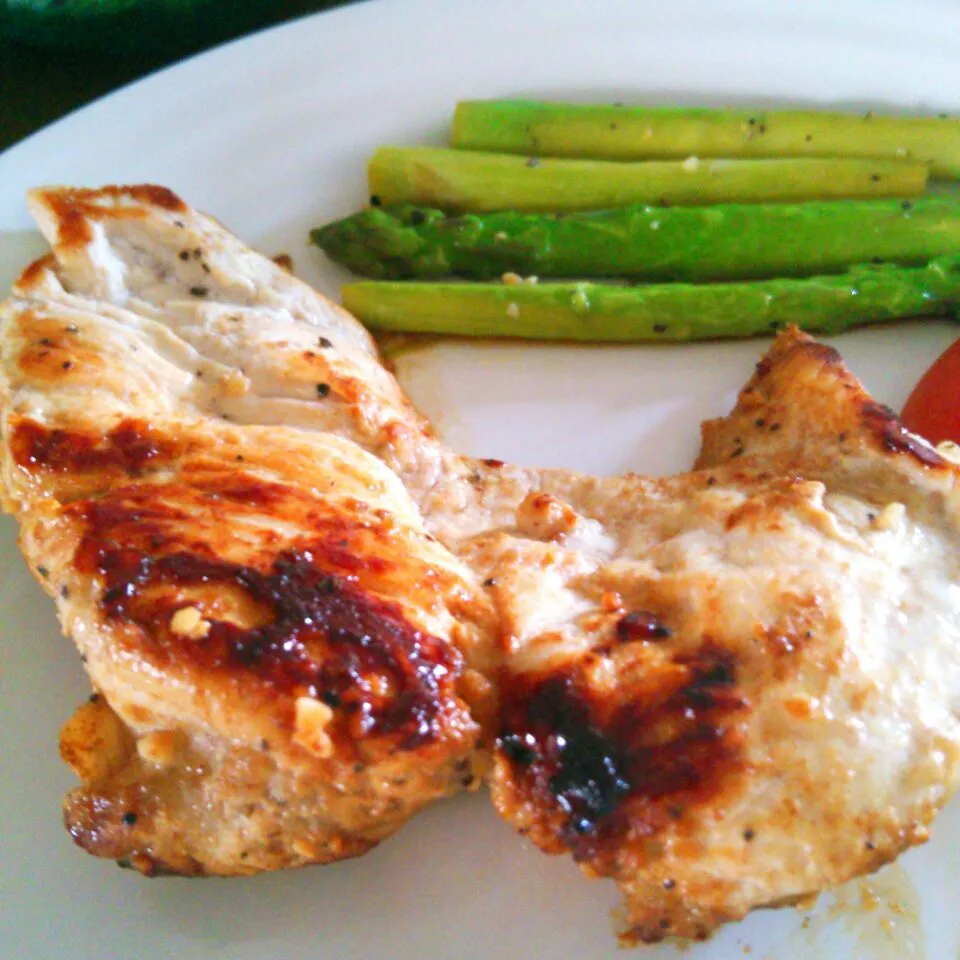 Snapdishの料理写真:Grilled lime chicken and simple balsamic asparagus|chiecoさん