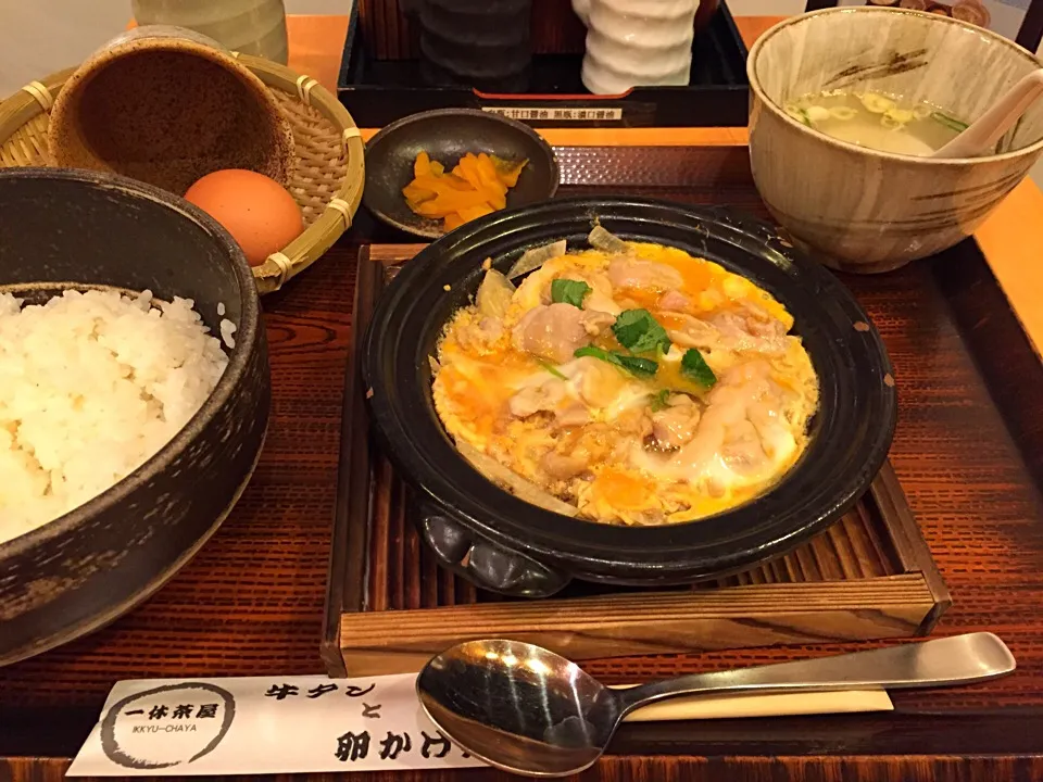 Snapdishの料理写真:自家製だしの親子煮蔵王の卵とじ丼と卵かけ丼|Runaさん