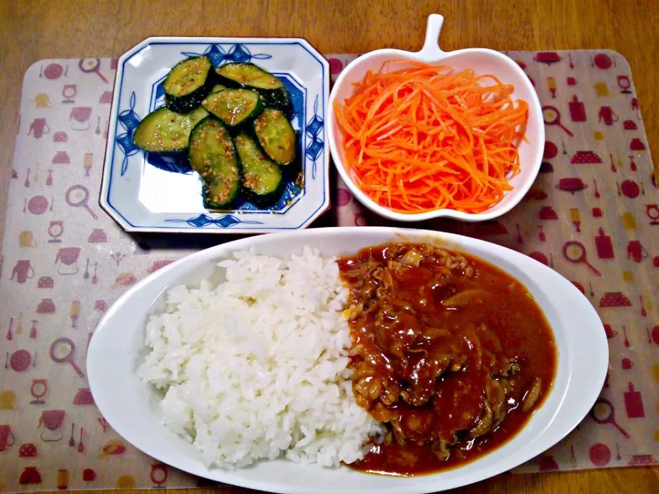 ４月６日 ハヤシライス きゅうりのナムル にんじんラペ|いもこ。さん