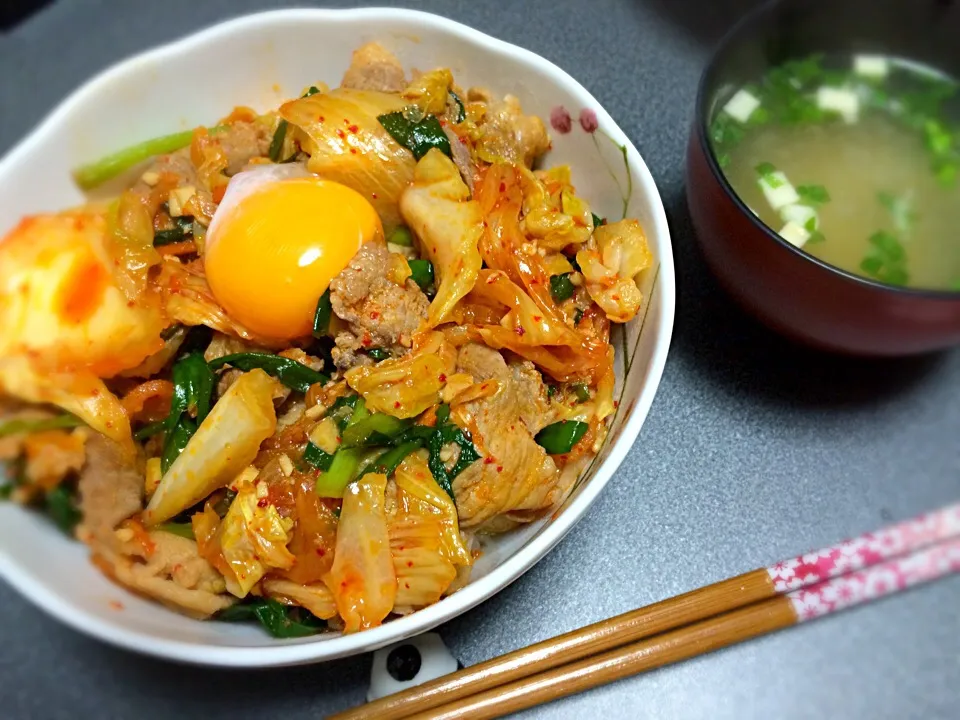 Snapdishの料理写真:【晩ご飯】豚キムチ丼|yo-Pさん