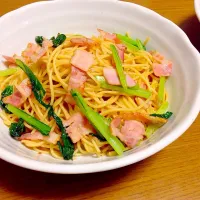 Snapdishの料理写真:ほうれん草とベーコンのパスタ|Yuka Hattoriさん