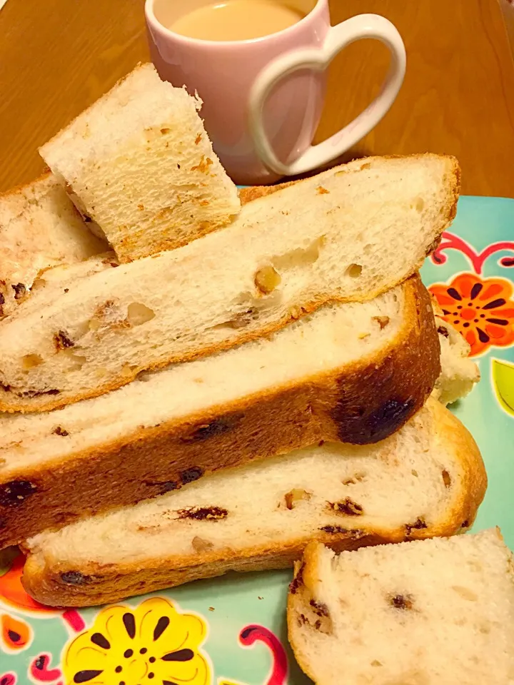 くるみとチョコチップのパンドミ🍞|さくたえさん