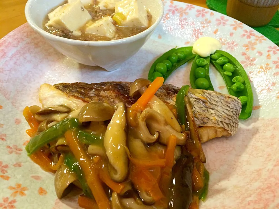 ひき肉のお豆腐餡掛け、鯛の野菜餡掛け、スナップえんどう(^ ^)|美也子さん