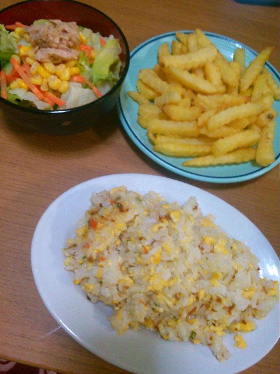 チャーハンとポテトとサラダ|かにゃさん