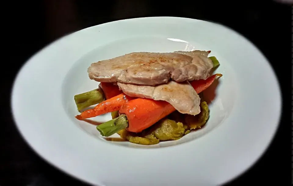 Spanish pork ribeye with carrots and mashed sweet potatoes|Antonyさん