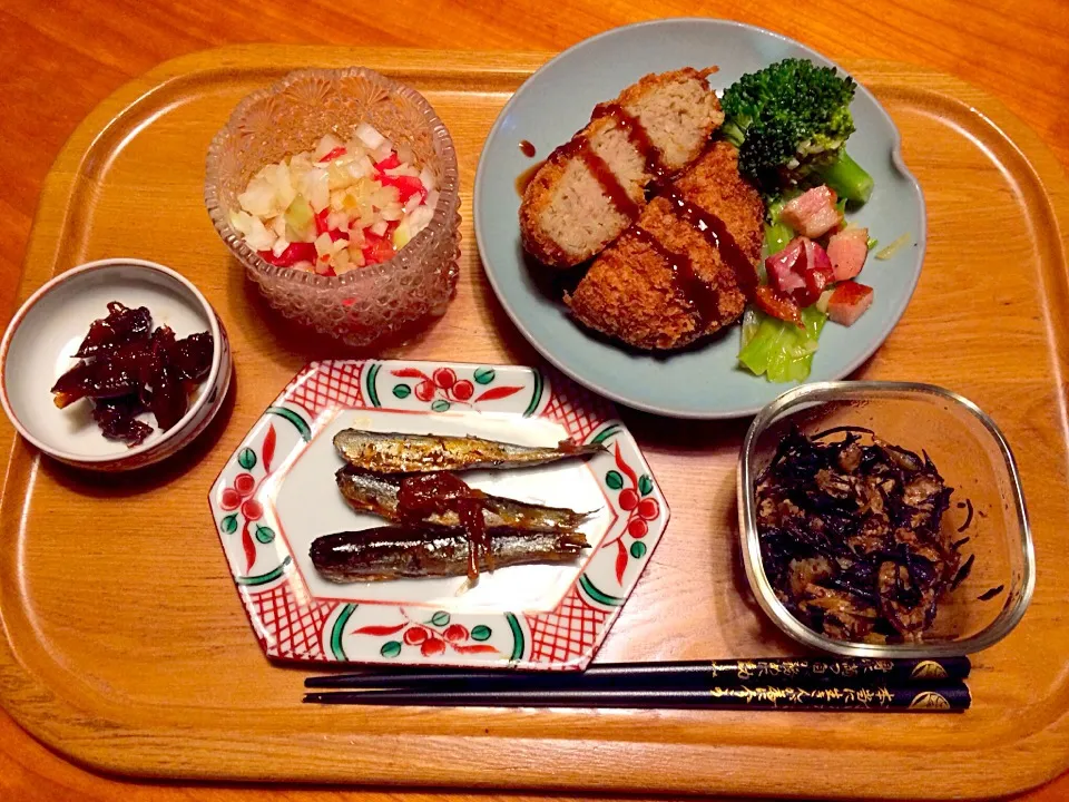 めんちか、イワシ佃煮、ひじき煮、ホタルイカ、冷やしトマトサラダ|yuyusuzuさん