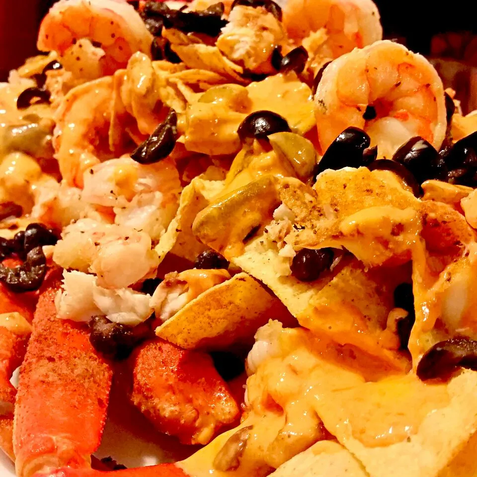 Seafood Nachos #crabmeat #shrimp #snowcrabs #blackbeans #olives #melted cheese|Crystal Carltonさん