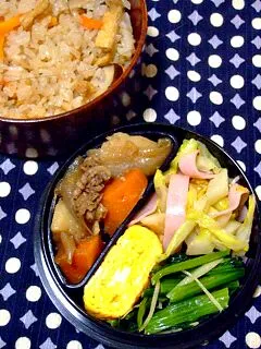 お弁当（炊き込みご飯、ハムとキャベツの炒め物、肉じゃが、卵焼き、小松菜の生姜炒め）|すーさん