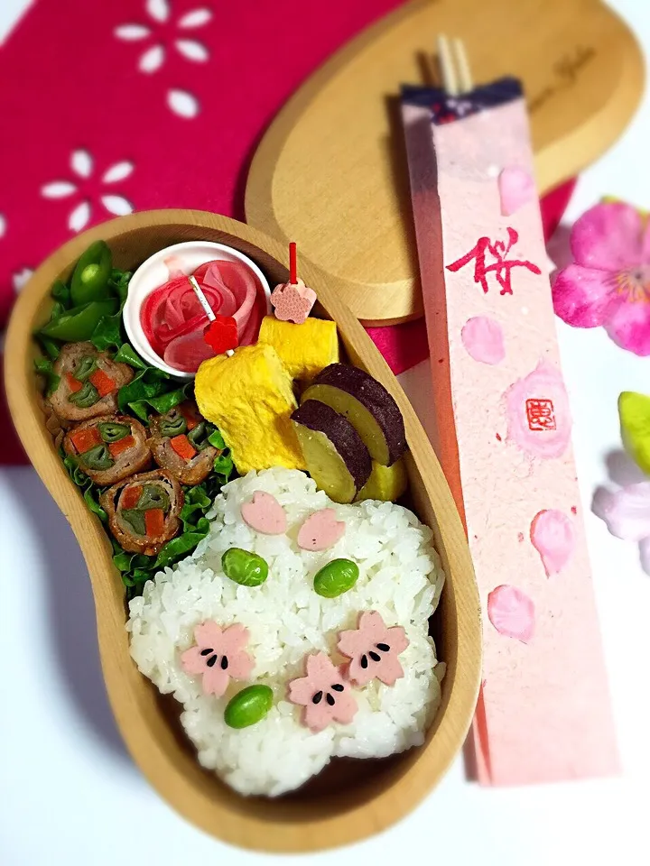 ゆっぴーのお花見弁当🌸  おりぃさーん、素敵な箸袋ありがとう☺️|kumiさん