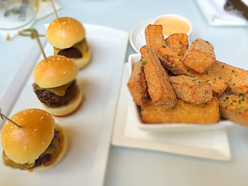 sliders and chickpea fries|lindseyさん