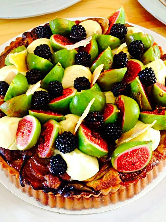 fresh fig and blackberry tart|CHUENCHAIさん