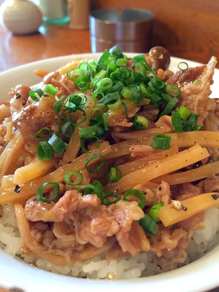 牛としめじのうま煮丼|mogiさん