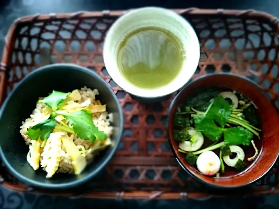 頂き物の筍で 筍ご飯❣
娘に届ける前に 味見～|yokoさん