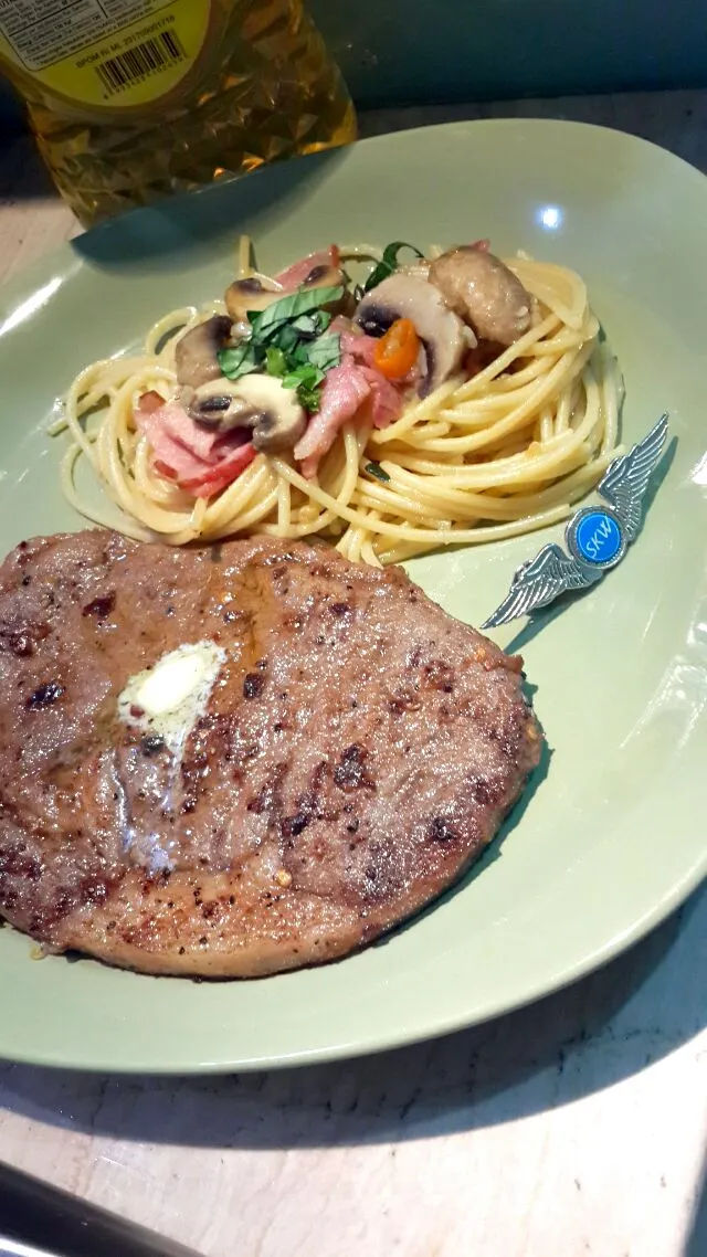 Snapdishの料理写真:Rib Eye Steak With Mushroom Pasta 

 #steak #pasta #dinner #maincourse|Chef.on.trainingさん