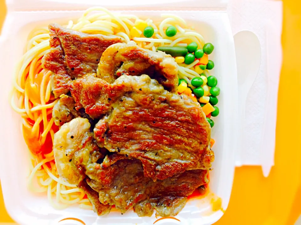 Snapdishの料理写真:Creamy ketchup sauce on steak and spaghetti :D|KHaylee09さん