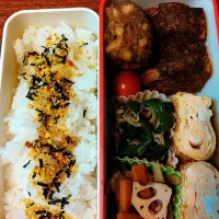 Snapdishの料理写真:4/9娘弁当 ミートローフ ミニトマト  卵焼き  ピーマンとじゃこ炒め  根菜きんぴら|yukiyamasakiさん